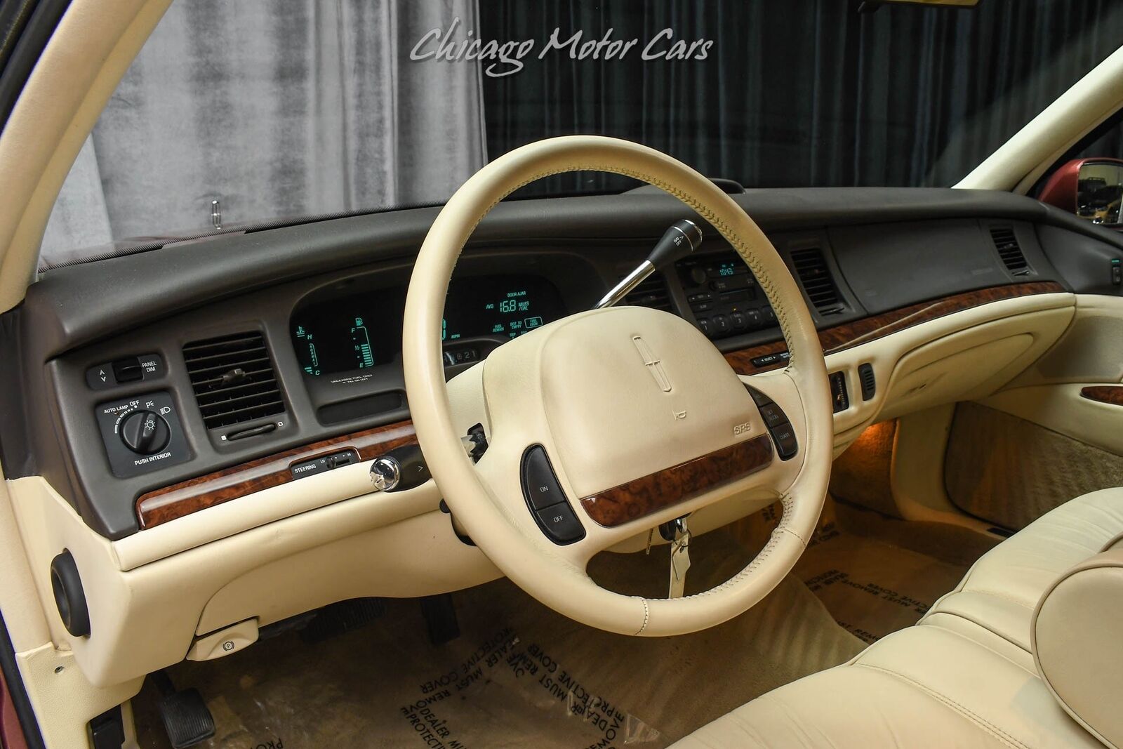 Lincoln-Town-Car-Berline-1995-Berry-Pearl-Metallic-Cream-70822-7