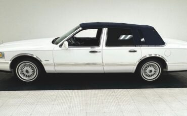 Lincoln-Town-Car-Berline-1995-White-Blue-213373-1