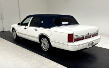 Lincoln-Town-Car-Berline-1995-White-Blue-213373-2