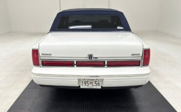 Lincoln-Town-Car-Berline-1995-White-Blue-213373-3