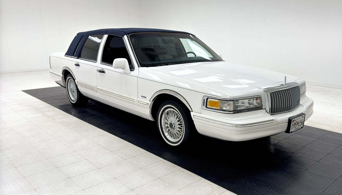 Lincoln-Town-Car-Berline-1995-White-Blue-213373-6