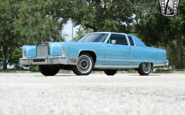 Lincoln-Town-Car-Coupe-1977-Blue-Blue-134910-2