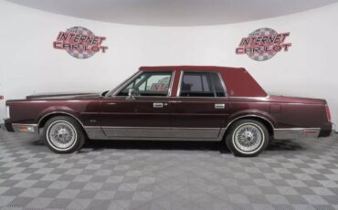 Lincoln-Town-car-1988-custom-11370-3