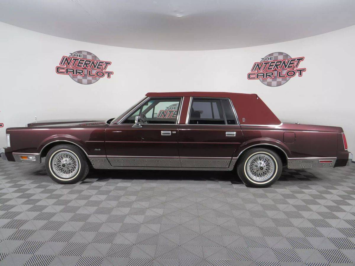 Lincoln-Town-car-1988-custom-11370-3