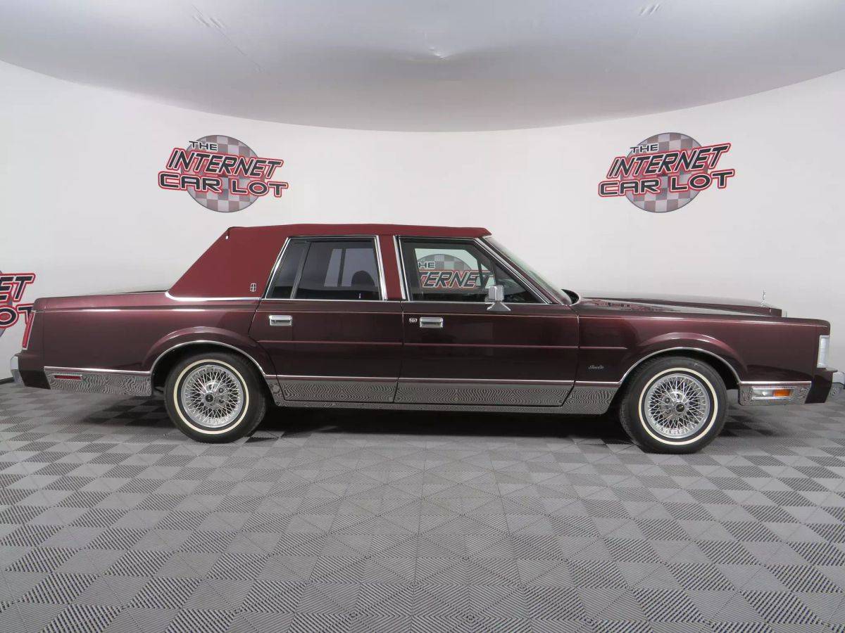 Lincoln-Town-car-1988-custom-11370-7