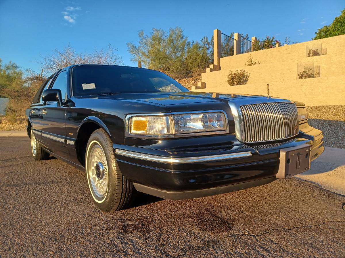 Lincoln-Town-car-congressional-series-1995-black-61155-4