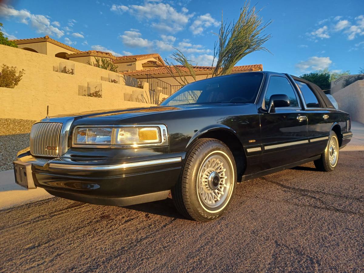 Lincoln-Town-car-congressional-series-1995-black-61155-7