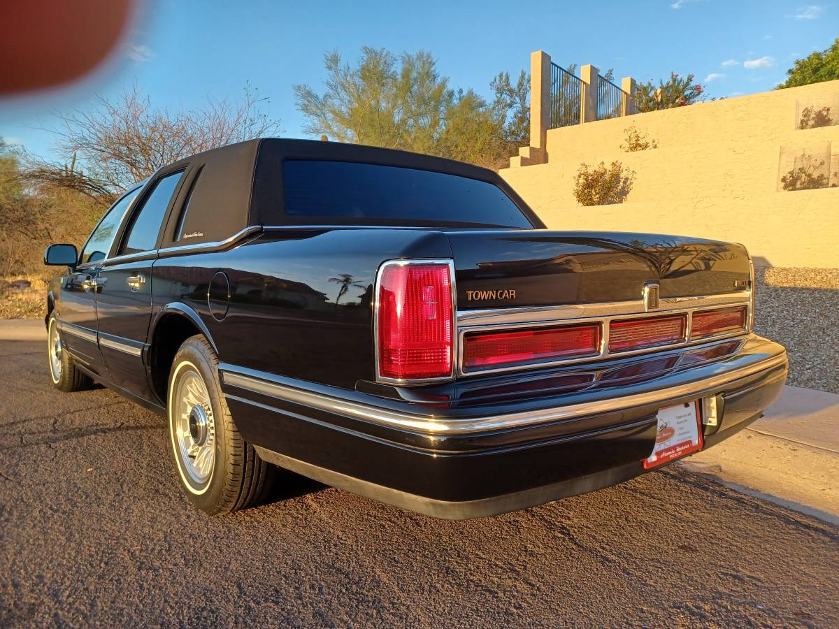 Lincoln-Town-car-congressional-series-1995-black-61155-8