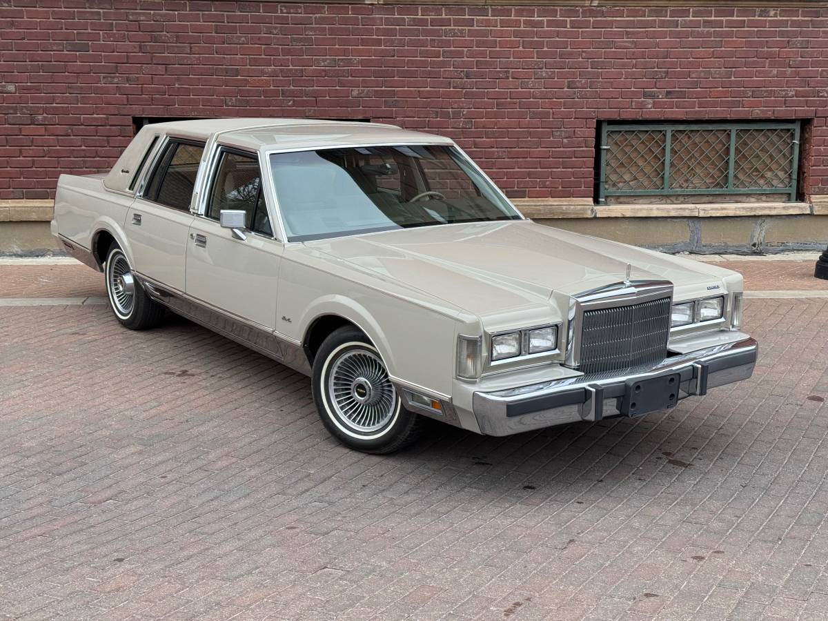 Lincoln-Town-car-signature-tournament-edition-1988-brown-124545-2