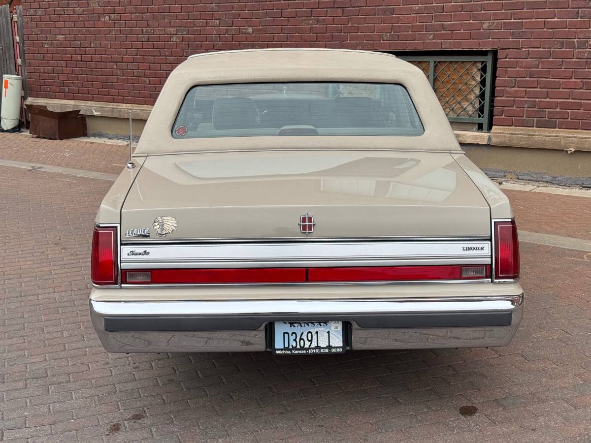 Lincoln-Town-car-signature-tournament-edition-1988-brown-124545-5