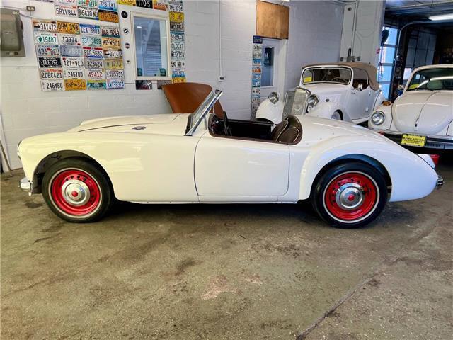 MG-MGA-1956-White-Brown-2-5