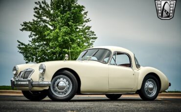 MG-MGA-1961-White-Red-3-2