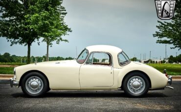 MG-MGA-1961-White-Red-3-3