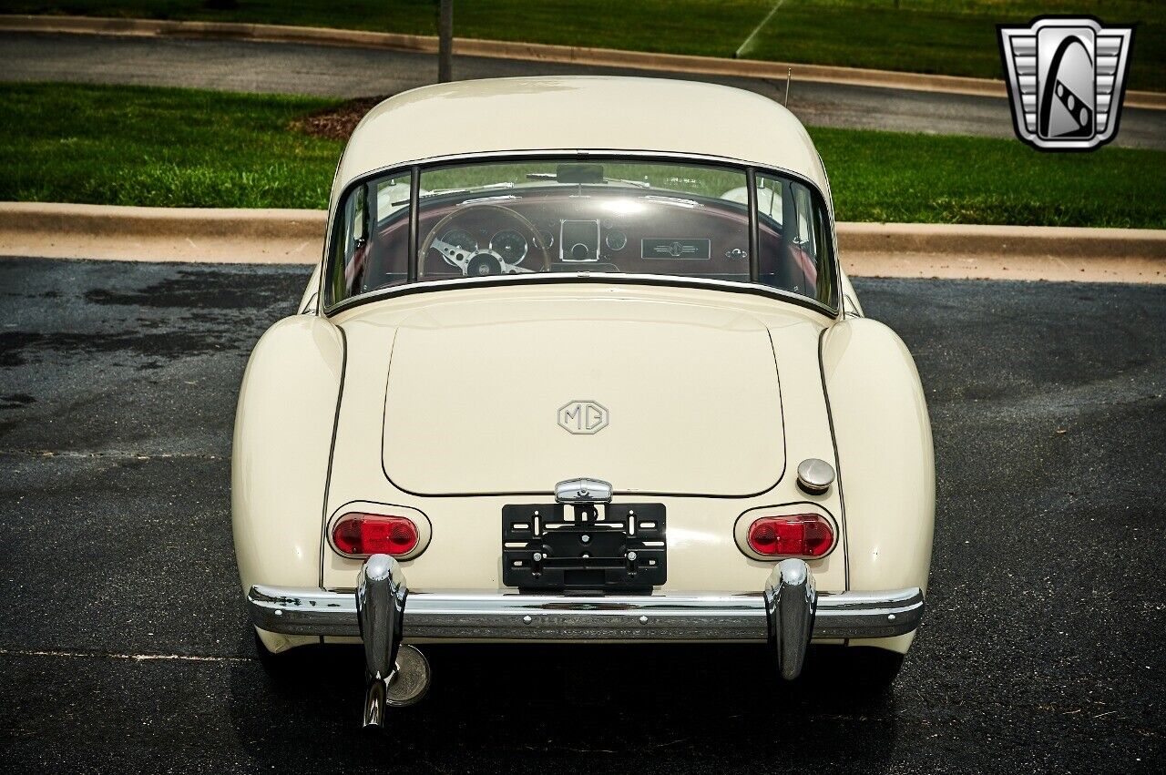 MG-MGA-1961-White-Red-3-5