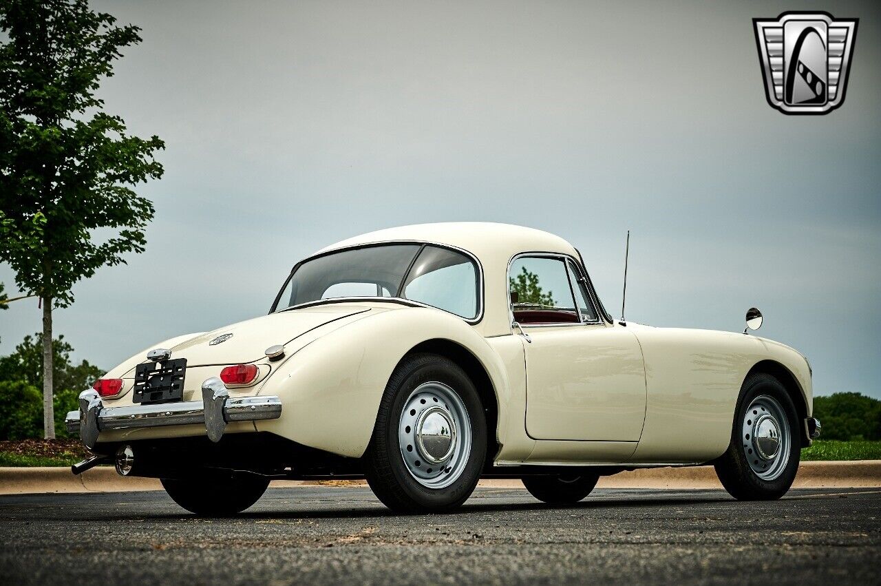 MG-MGA-1961-White-Red-3-6