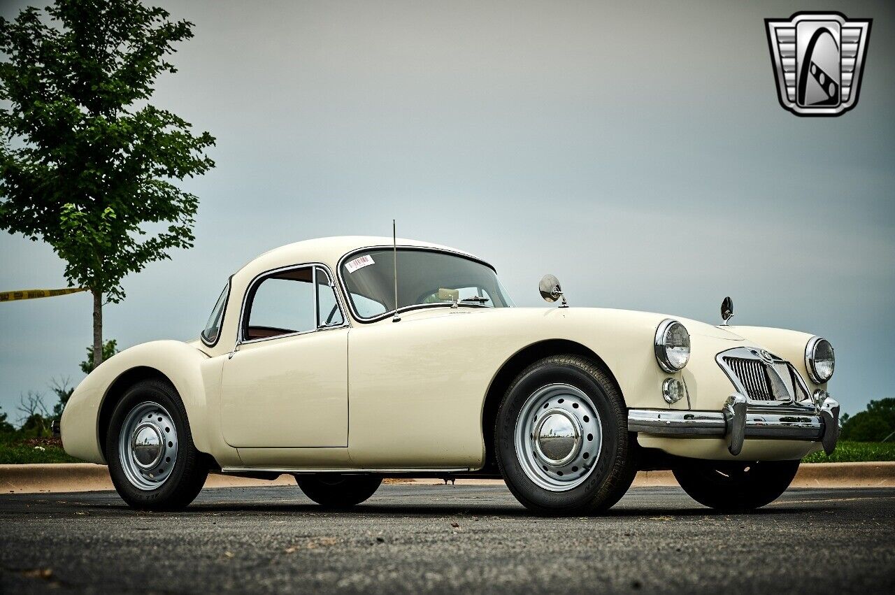 MG-MGA-1961-White-Red-3-8