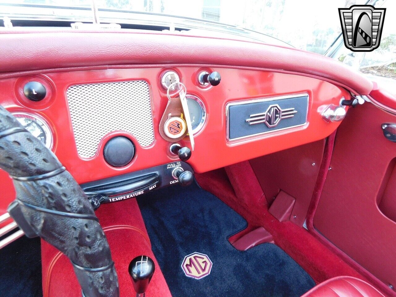 MG-MGA-Cabriolet-1961-Gray-Red-10337-3