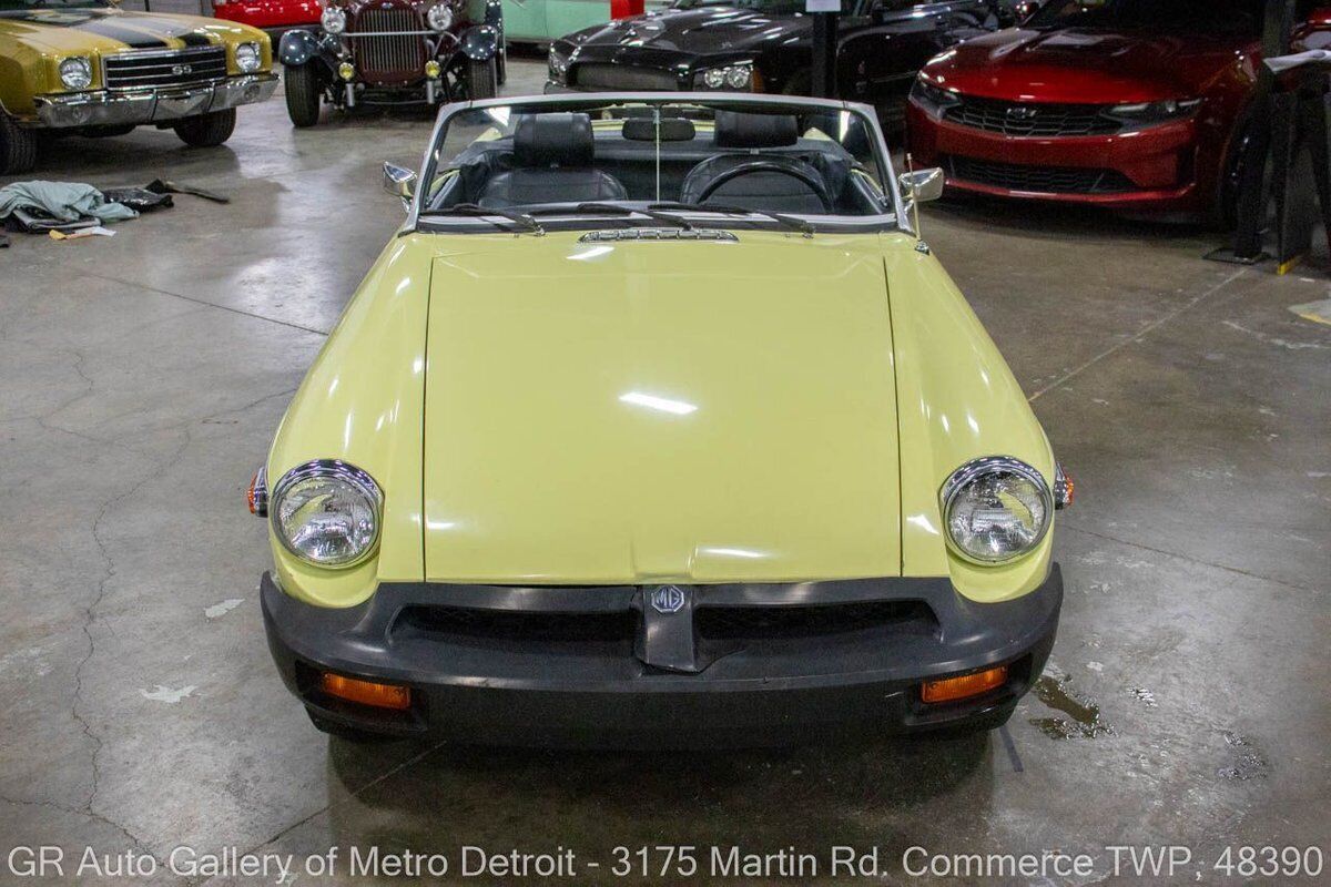 MG-MGB-1976-Yellow-Black-16316-10