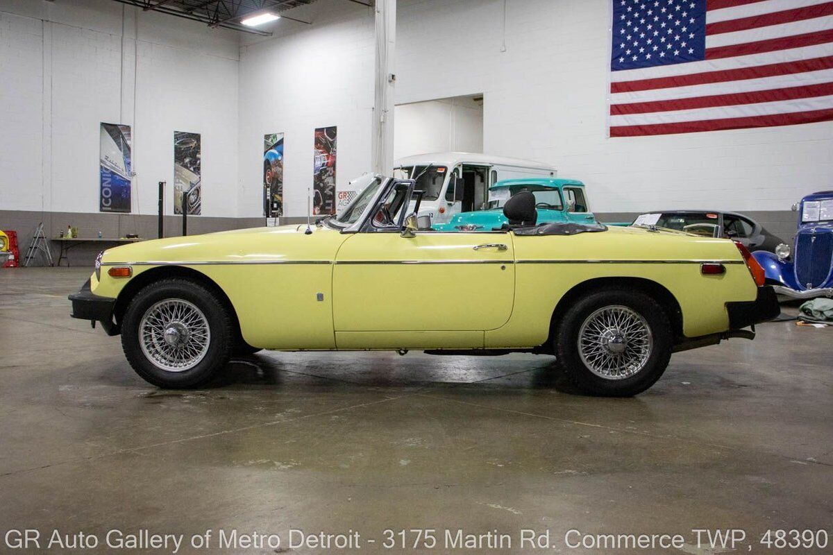 MG-MGB-1976-Yellow-Black-16316-2