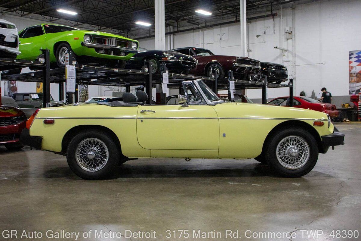 MG-MGB-1976-Yellow-Black-16316-7