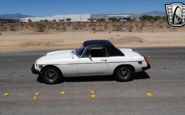 MG-MGB-1979-White-Black-14754-2