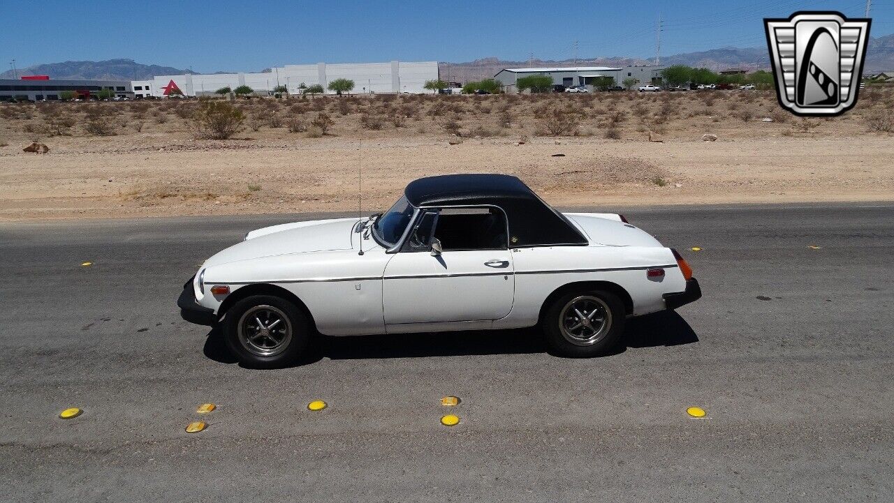 MG-MGB-1979-White-Black-14754-2