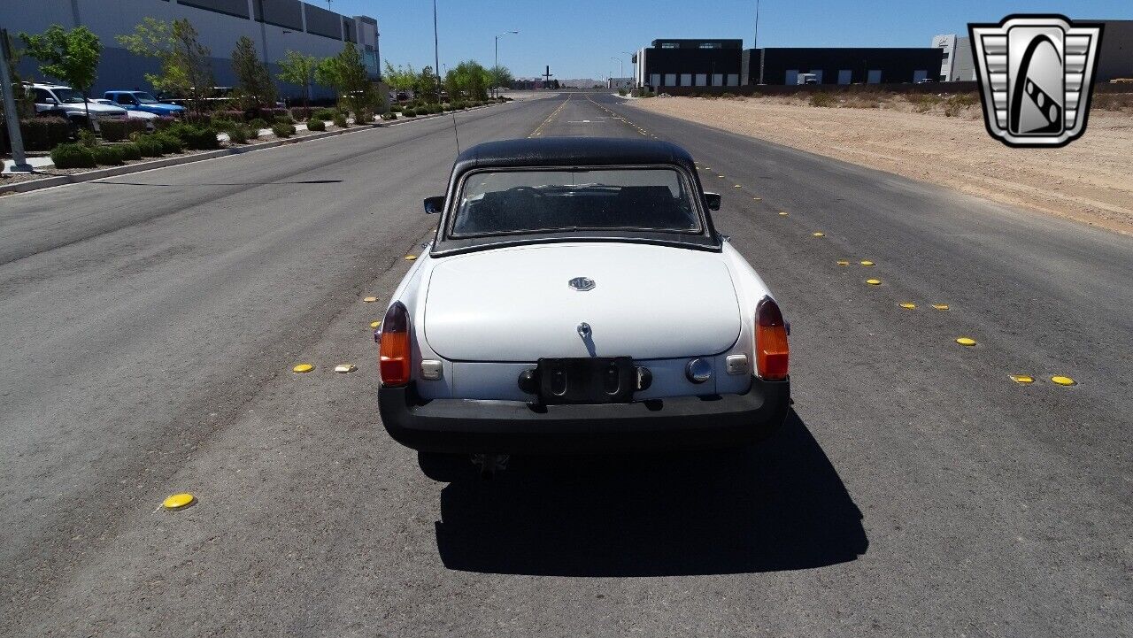 MG-MGB-1979-White-Black-14754-3