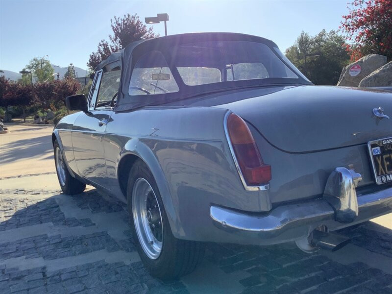 MG-MGB-Cabriolet-1964-Gray-Red-24058-13