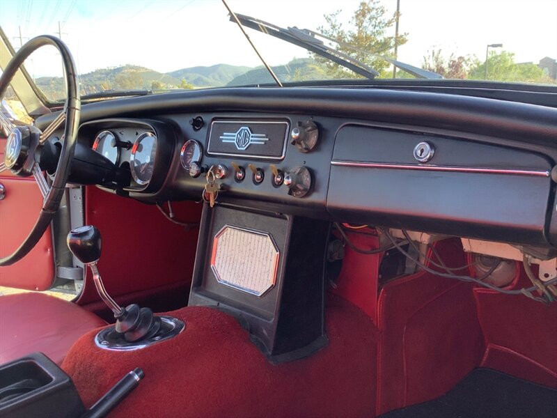 MG-MGB-Cabriolet-1964-Gray-Red-24058-19