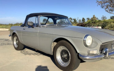 MG-MGB-Cabriolet-1964-Gray-Red-24058-8