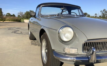 MG-MGB-Cabriolet-1964-Gray-Red-24058-9