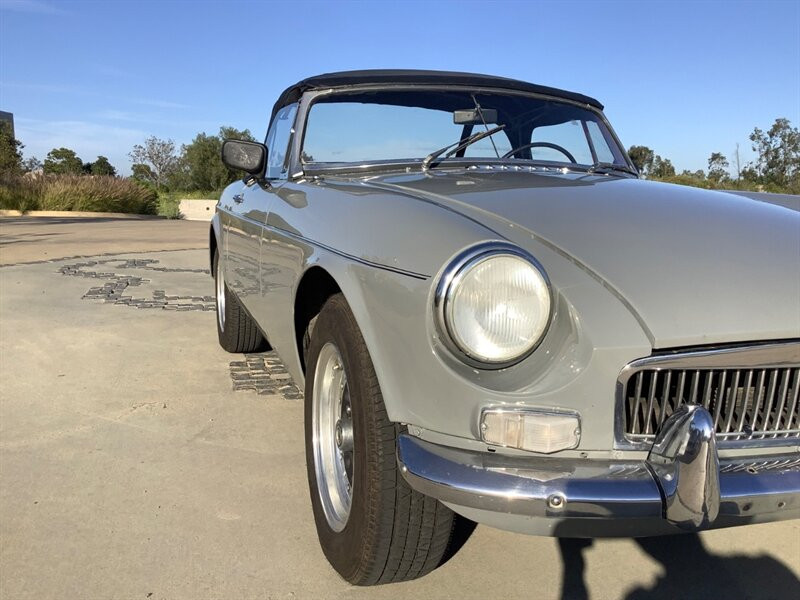 MG-MGB-Cabriolet-1964-Gray-Red-24058-9