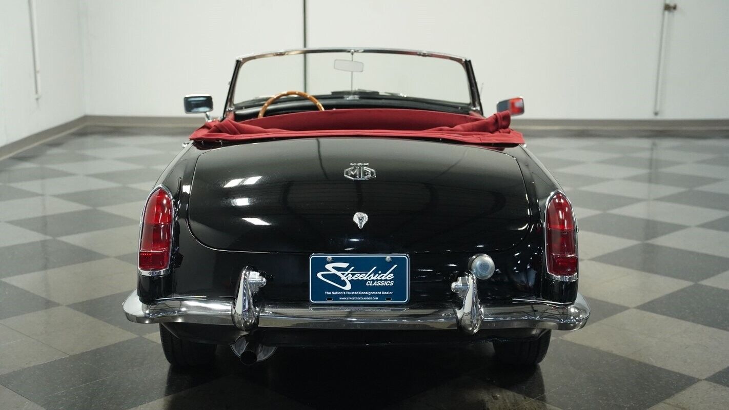 MG-MGB-Cabriolet-1967-Black-Red-32800-8