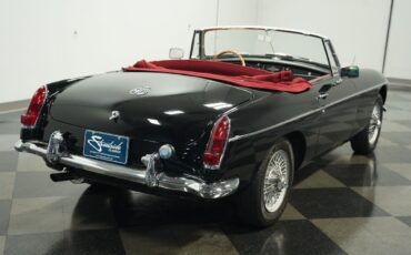 MG-MGB-Cabriolet-1967-Black-Red-32800-9