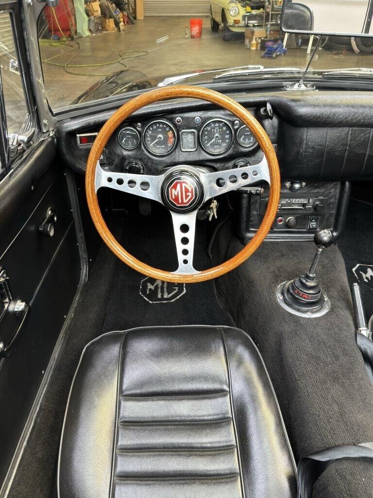 MG-MGB-Cabriolet-1969-Black-Black-130595-13