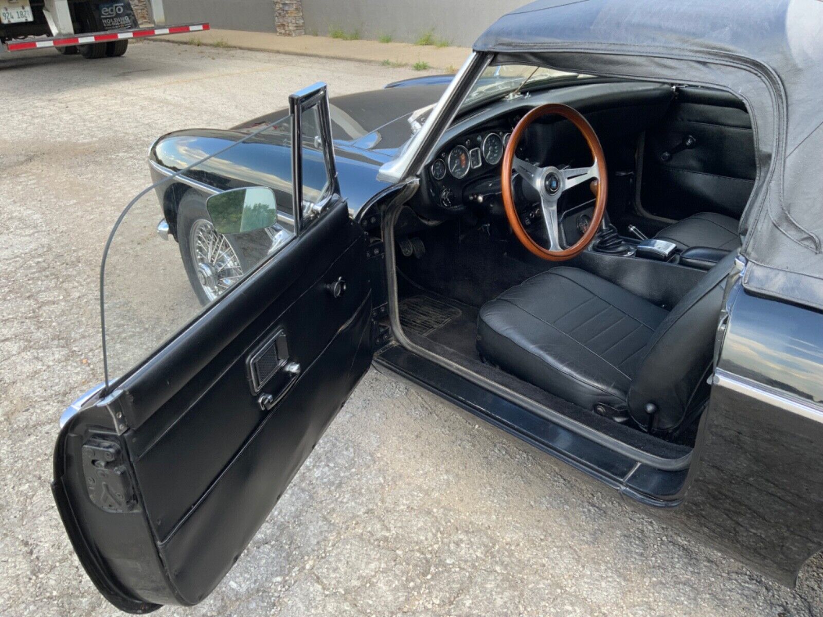 MG-MGB-Cabriolet-1969-Black-Black-3912-9