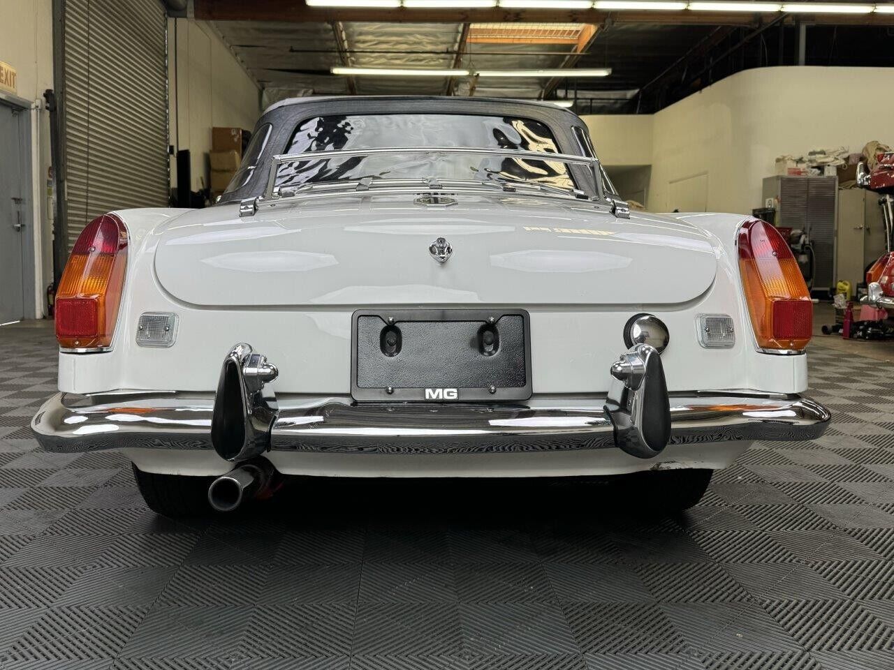 MG-MGB-Cabriolet-1974-White-Black-126121-3