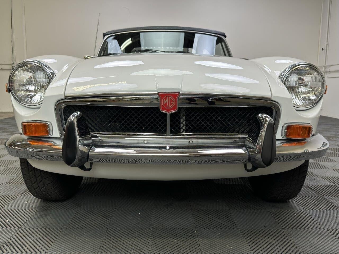 MG-MGB-Cabriolet-1974-White-Black-126121-6