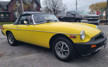 MG-MGB-Cabriolet-1980-Yellow-Black-88900-1