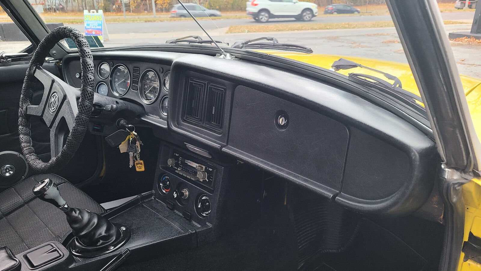 MG-MGB-Cabriolet-1980-Yellow-Black-88900-17