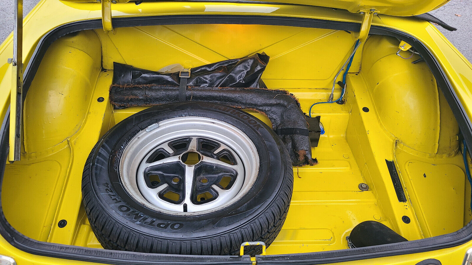 MG-MGB-Cabriolet-1980-Yellow-Black-88900-27