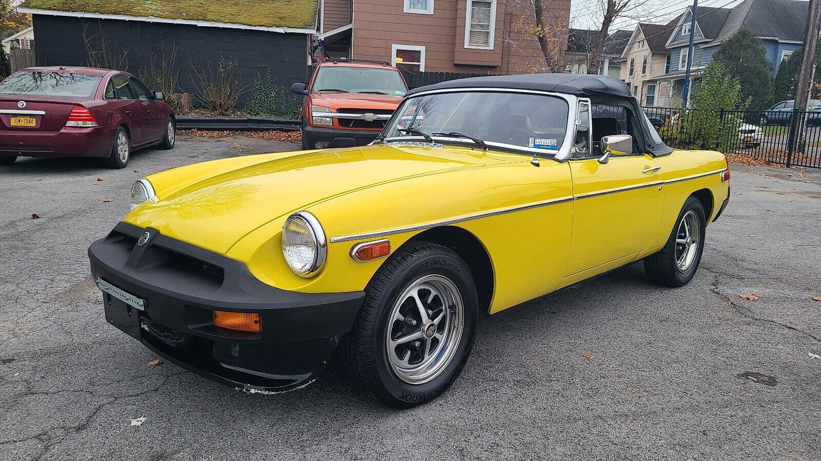 MG-MGB-Cabriolet-1980-Yellow-Black-88900-3