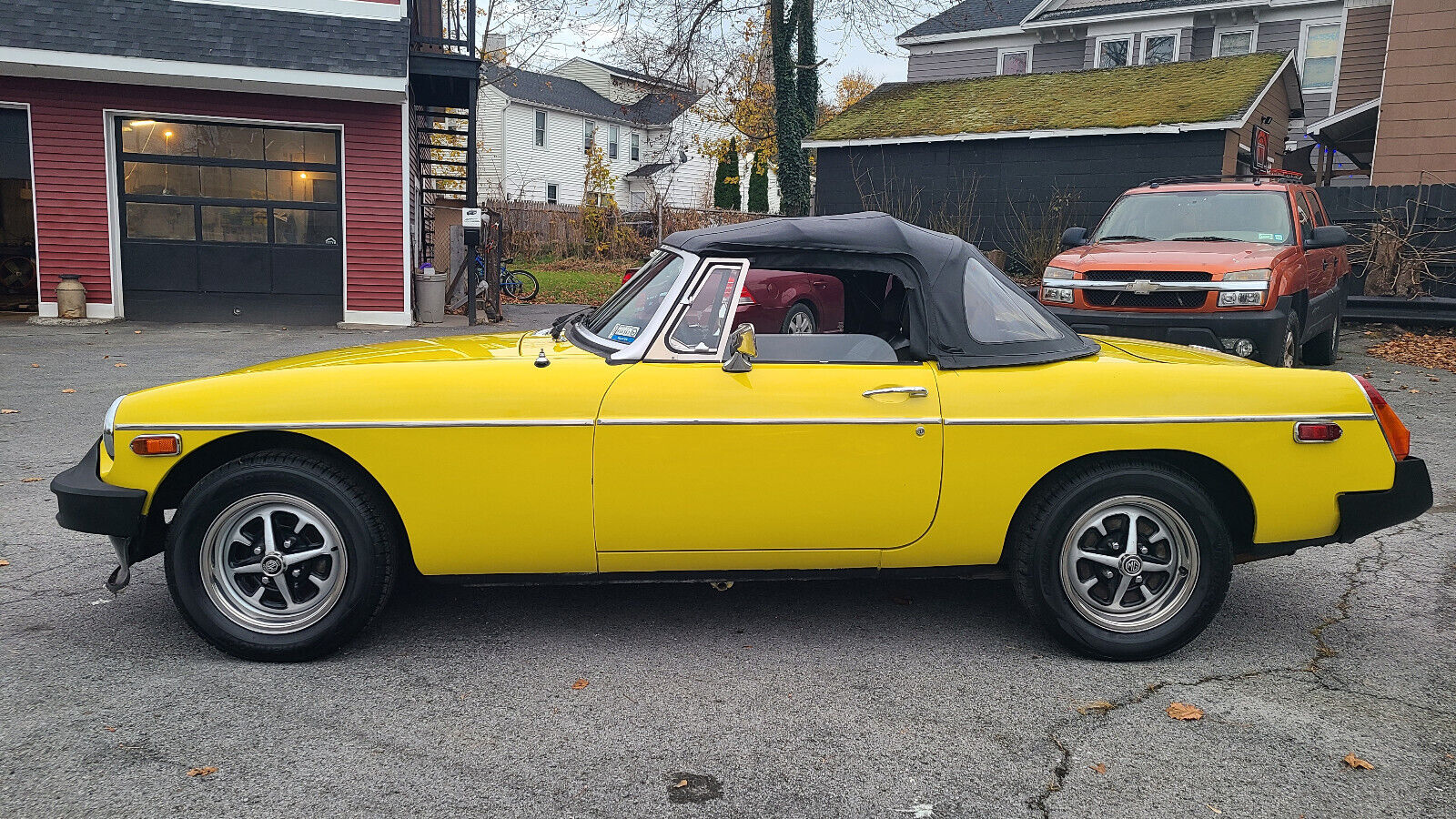 MG-MGB-Cabriolet-1980-Yellow-Black-88900-4