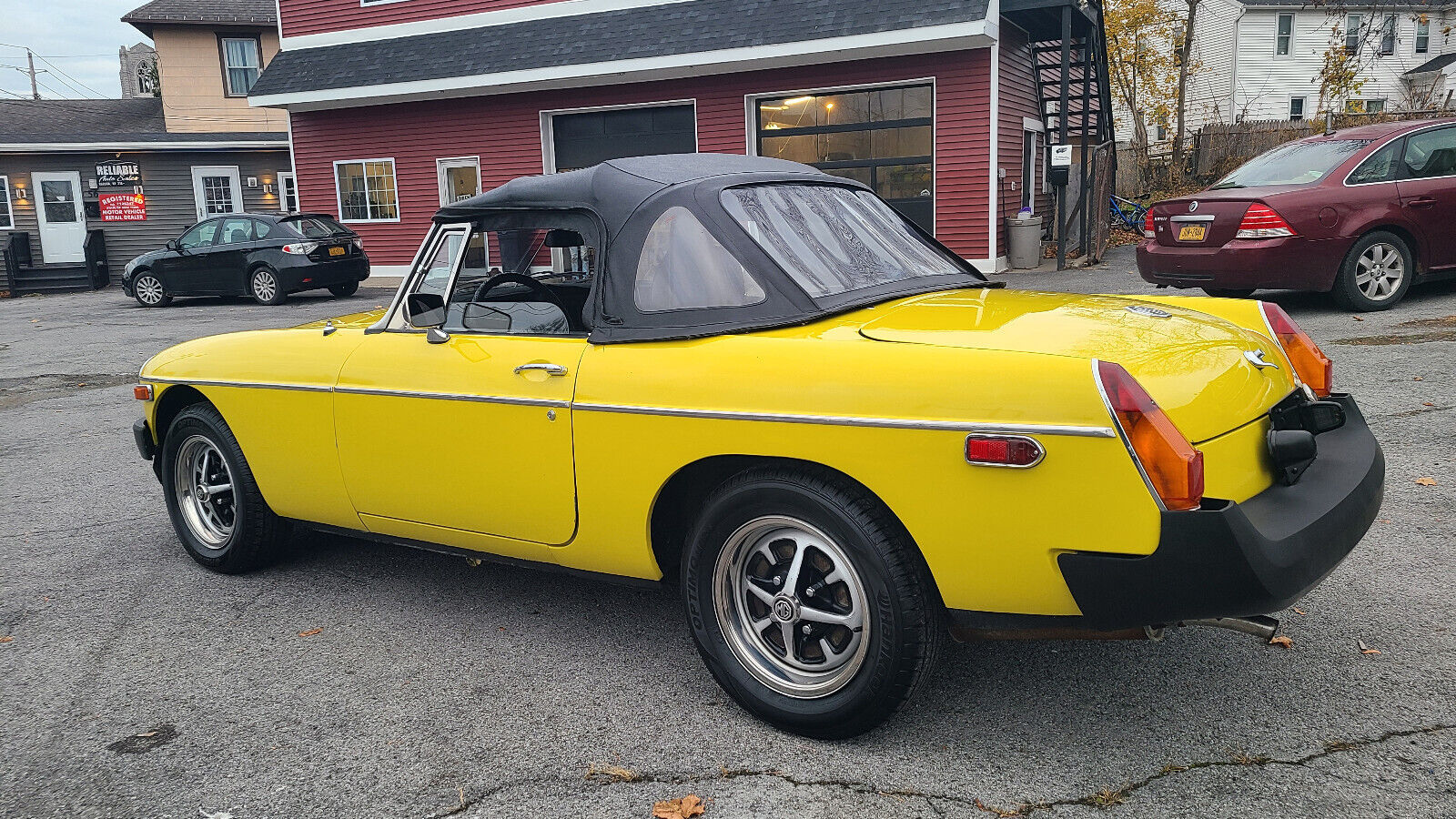 MG-MGB-Cabriolet-1980-Yellow-Black-88900-5