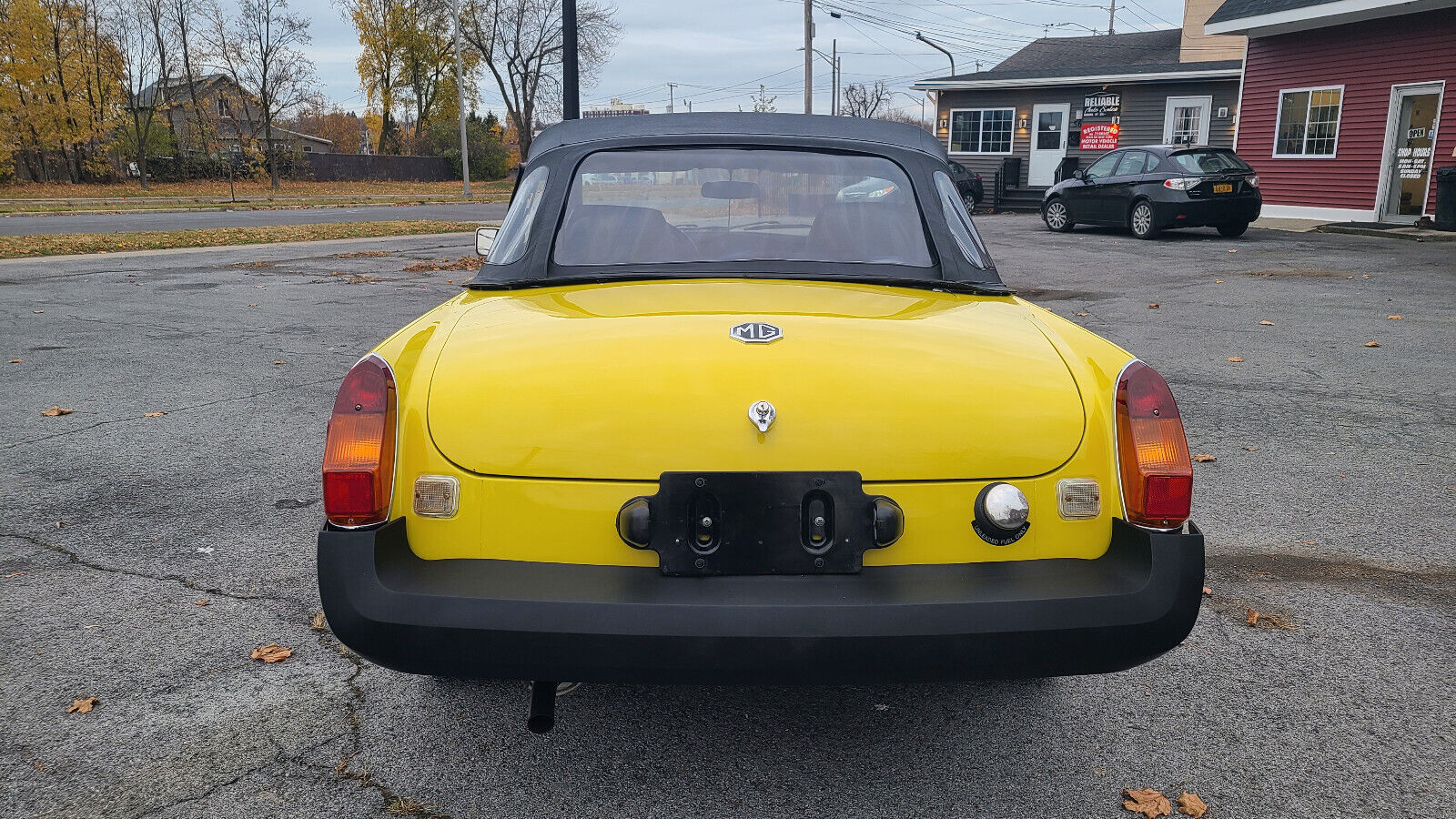 MG-MGB-Cabriolet-1980-Yellow-Black-88900-6