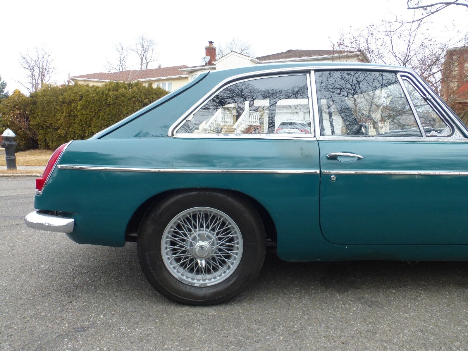 MG-MGB-Coupe-1967-Green-Black-99999-12