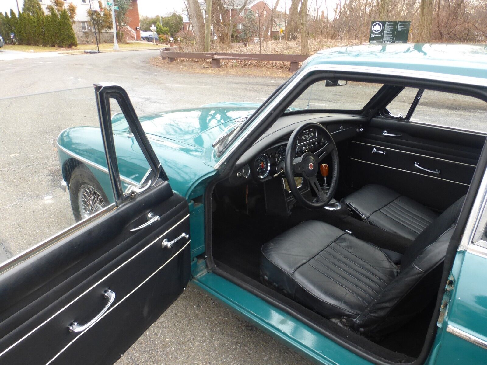 MG-MGB-Coupe-1967-Green-Black-99999-14