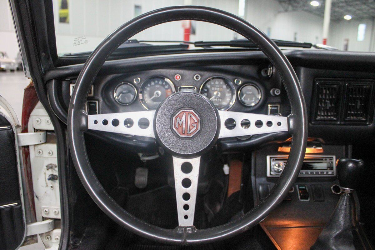 MG-MGB-GT-Coupe-1974-White-Black-8818-8