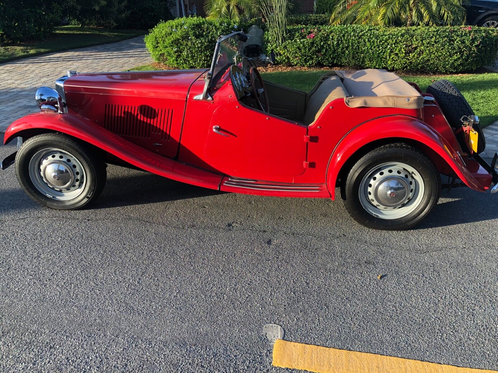 MG-Roadster-Cabriolet-1951-Red-Tan-10139-1