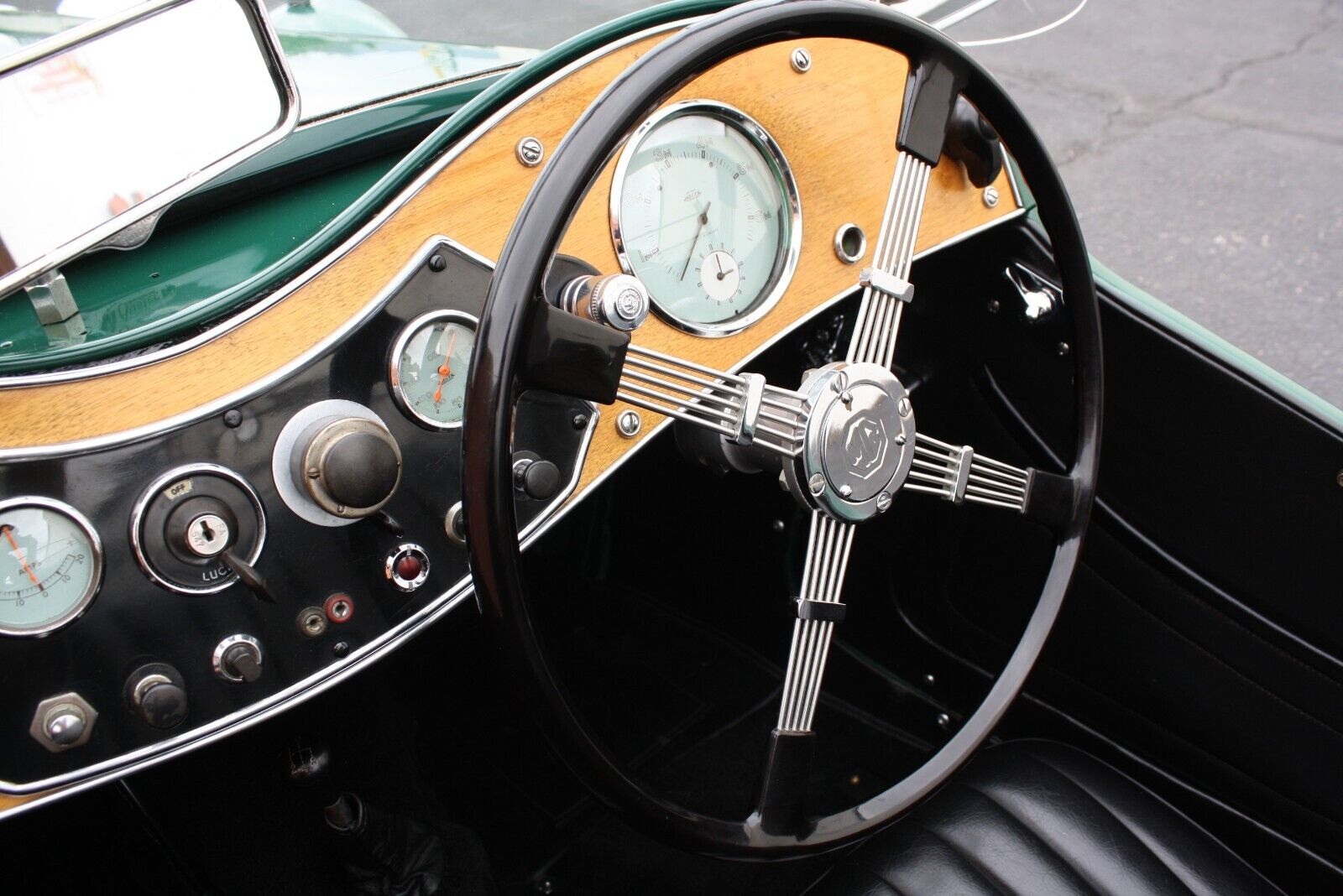 MG-T-Series-1949-Green-Black-999999-3